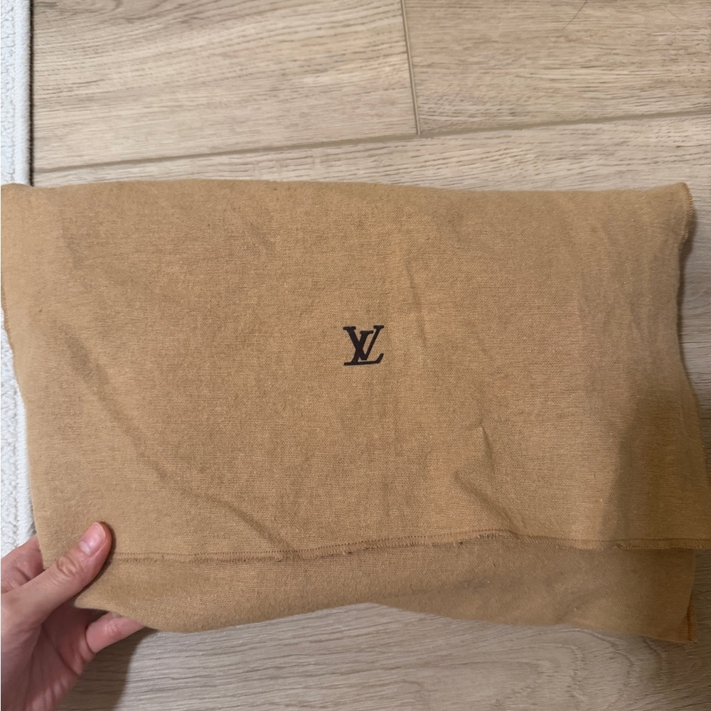 Louis Vuitton Tan Monogram Shoulder Bag - Picture 7 of 7